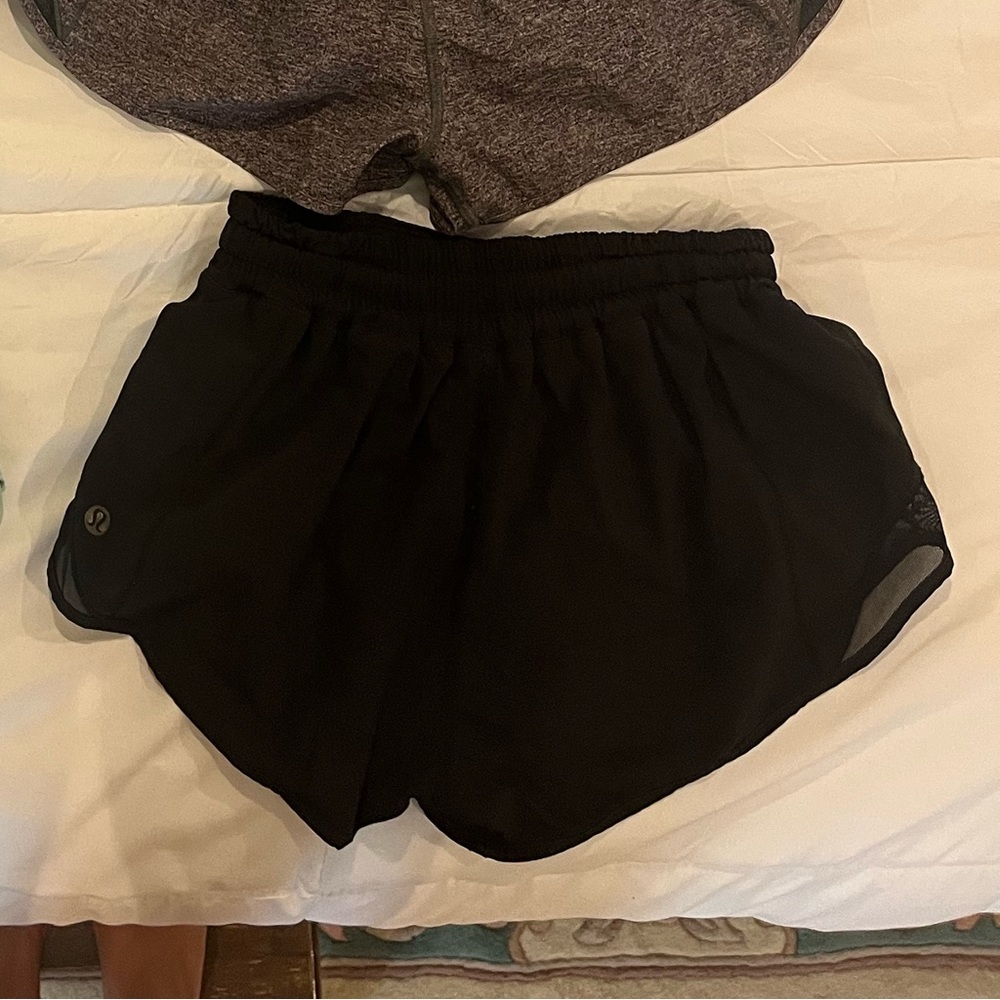 black hotty hot lululemon shorts